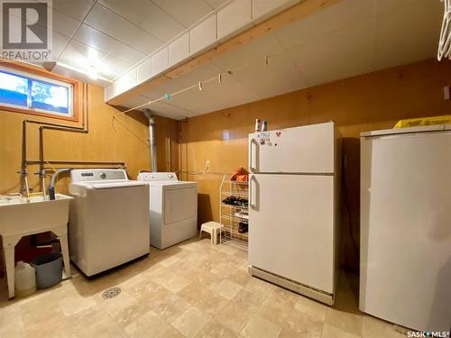 1115 Asquith Drive, Esterhazy, SK - Indoor Photo Showing Laundry Room