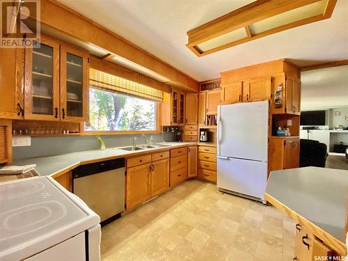1115 Asquith Drive, Esterhazy, SK - Indoor Photo Showing Kitchen With Double Sink