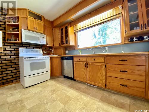 1115 Asquith Drive, Esterhazy, SK - Indoor Photo Showing Kitchen