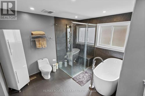 12 Kenny Crt, Whitby, ON - Indoor Photo Showing Bathroom