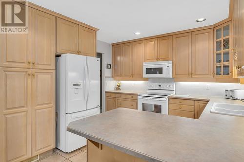 3775 Springbrook Road Unit# 20, Kelowna, BC - Indoor Photo Showing Kitchen