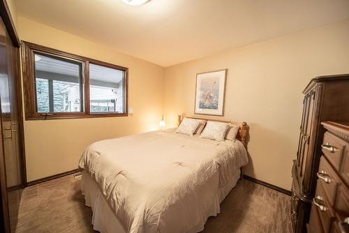 9394 Moyie Shores Estates Road, Moyie, BC - Indoor Photo Showing Bedroom