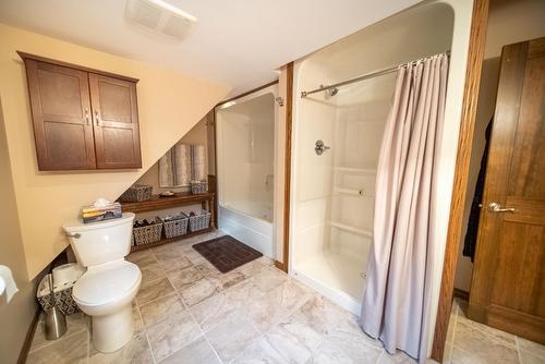 9394 Moyie Shores Estates Road, Moyie, BC - Indoor Photo Showing Bathroom