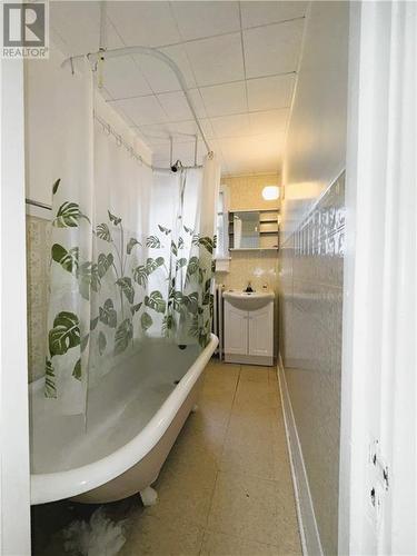 62 William Street W, Smiths Falls, ON - Indoor Photo Showing Bathroom