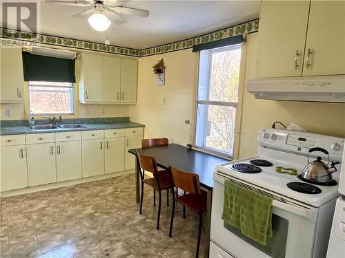 6027 3Rd Line Road, Bainsville, ON - Indoor Photo Showing Kitchen With Double Sink