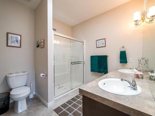 720 Belmonte Terrace, Kamloops, BC - Indoor Photo Showing Bathroom