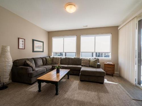 720 Belmonte Terrace, Kamloops, BC - Indoor Photo Showing Living Room