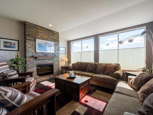 720 Belmonte Terrace, Kamloops, BC - Indoor Photo Showing Living Room With Fireplace