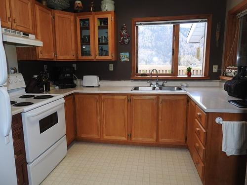521 Whitevale Road, Lumby, BC - Indoor Photo Showing Kitchen With Double Sink