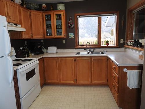 521 Whitevale Road, Lumby, BC - Indoor Photo Showing Kitchen With Double Sink