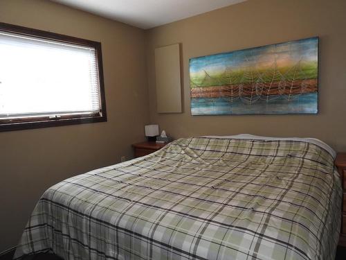 521 Whitevale Road, Lumby, BC - Indoor Photo Showing Bedroom
