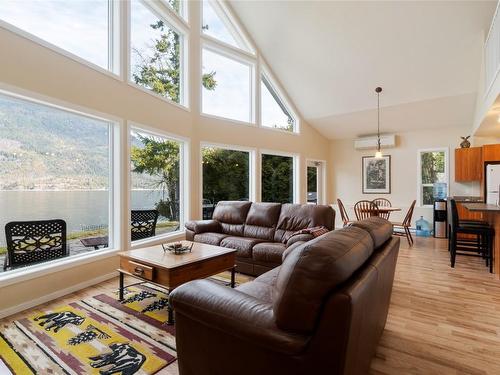 3-6300 Armstrong Road, Eagle Bay, BC - Indoor Photo Showing Living Room