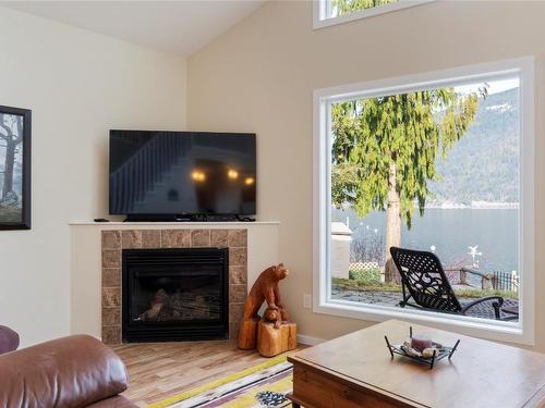 3-6300 Armstrong Road, Eagle Bay, BC - Indoor Photo Showing Living Room With Fireplace