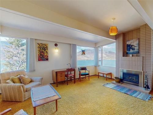 360 Herbert Heights Road, Kelowna, BC - Indoor Photo Showing Living Room With Fireplace