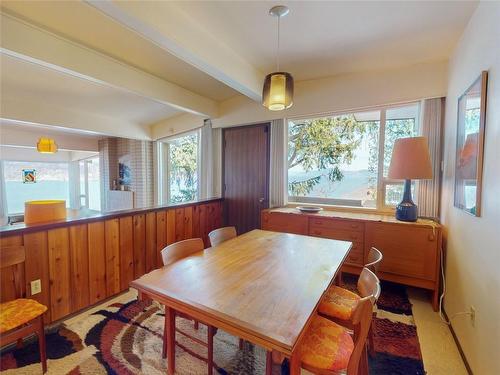 360 Herbert Heights Road, Kelowna, BC - Indoor Photo Showing Dining Room