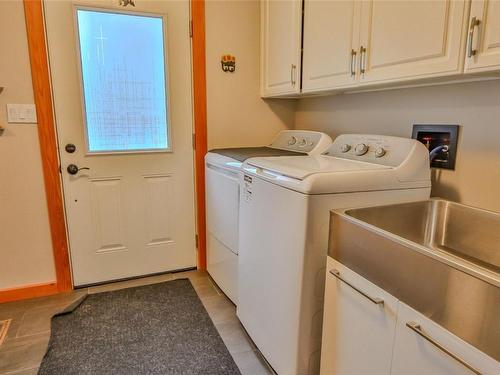 5835 3Rd Street, Beaverdell, BC - Indoor Photo Showing Laundry Room