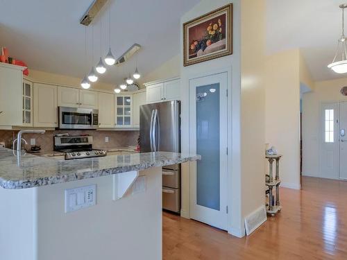5261 Sandhills Drive, Kelowna, BC - Indoor Photo Showing Kitchen With Upgraded Kitchen