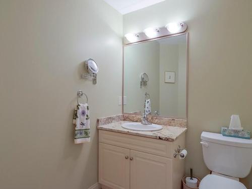 5261 Sandhills Drive, Kelowna, BC - Indoor Photo Showing Bathroom