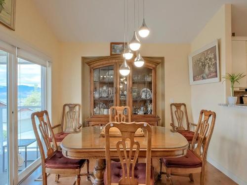 5261 Sandhills Drive, Kelowna, BC - Indoor Photo Showing Dining Room