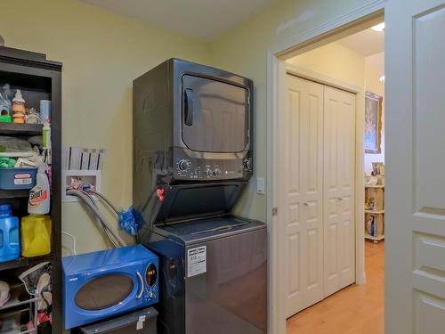 5261 Sandhills Drive, Kelowna, BC - Indoor Photo Showing Laundry Room