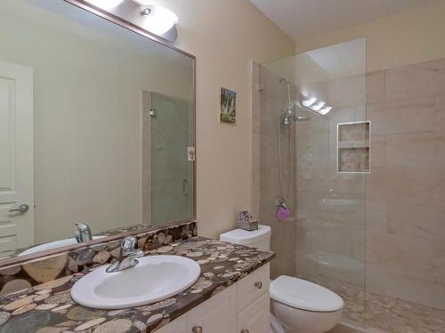 5261 Sandhills Drive, Kelowna, BC - Indoor Photo Showing Bathroom