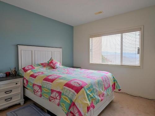 5261 Sandhills Drive, Kelowna, BC - Indoor Photo Showing Bedroom