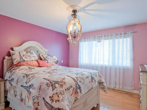 5261 Sandhills Drive, Kelowna, BC - Indoor Photo Showing Bedroom