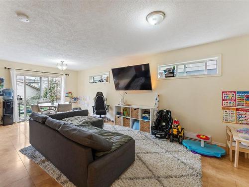 2095 Maple Ave South, Sooke, BC - Indoor Photo Showing Living Room