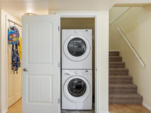2095 Maple Ave South, Sooke, BC - Indoor Photo Showing Laundry Room