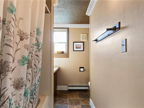 236 Cilaire Dr, Nanaimo, BC - Indoor Photo Showing Bathroom