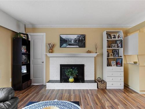 236 Cilaire Dr, Nanaimo, BC - Indoor Photo Showing Living Room With Fireplace