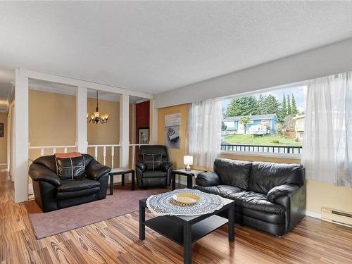 236 Cilaire Dr, Nanaimo, BC - Indoor Photo Showing Living Room