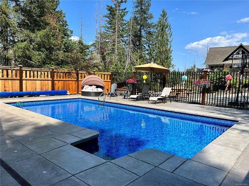 5070 Katherine Dr, Port Alberni, BC - Outdoor With In Ground Pool With Backyard