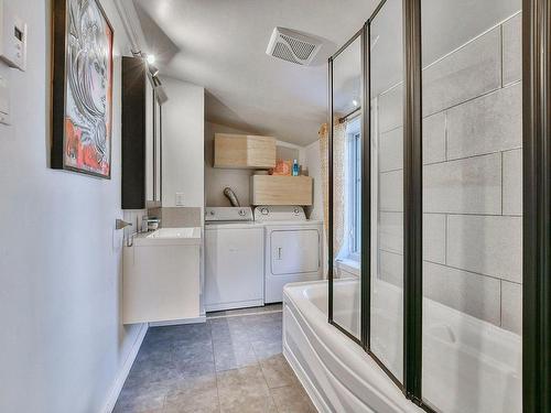 Salle de bains - 172 Rue Glendale, Rosemère, QC - Indoor Photo Showing Laundry Room