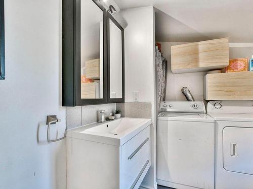 Salle de bains - 172 Rue Glendale, Rosemère, QC - Indoor Photo Showing Laundry Room