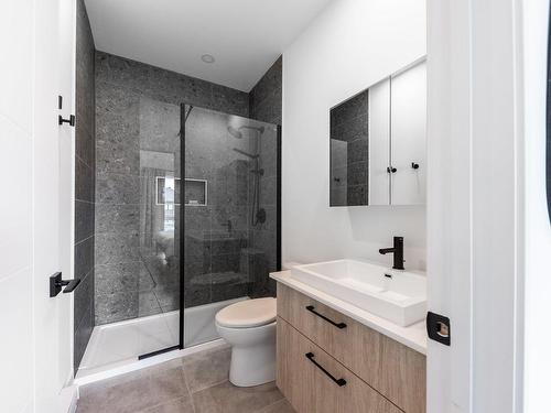 Salle de bains attenante Ã  la CCP - 202-202 Rue De L'Aigle, Carignan, QC - Indoor Photo Showing Bathroom