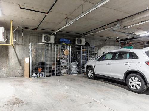Stationnement - 202-202 Rue De L'Aigle, Carignan, QC - Indoor Photo Showing Garage