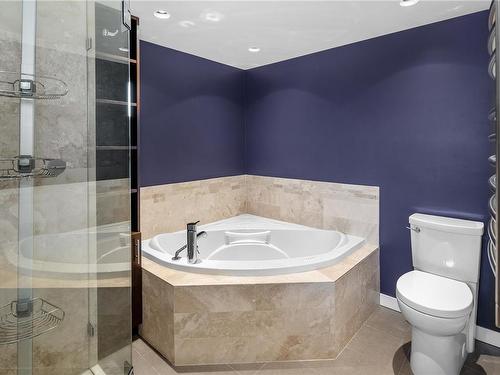 1750 Patly Pl, Victoria, BC - Indoor Photo Showing Bathroom