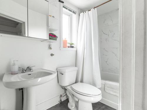 Bathroom - 272  - 274 Rue Laurier, Saint-Jean-Sur-Richelieu, QC - Indoor Photo Showing Bathroom