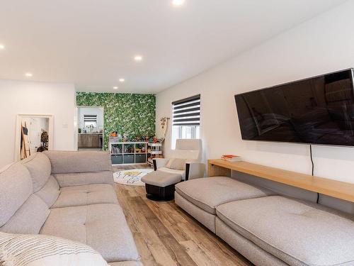 Living room - 272  - 274 Rue Laurier, Saint-Jean-Sur-Richelieu, QC - Indoor Photo Showing Living Room