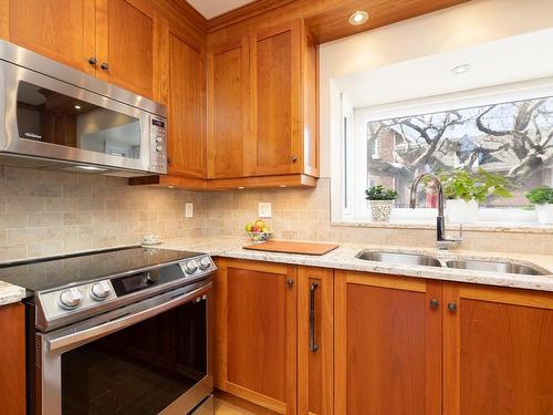 Cuisine - 110 Crois. Mcnicoll, Dorval, QC - Indoor Photo Showing Kitchen With Double Sink