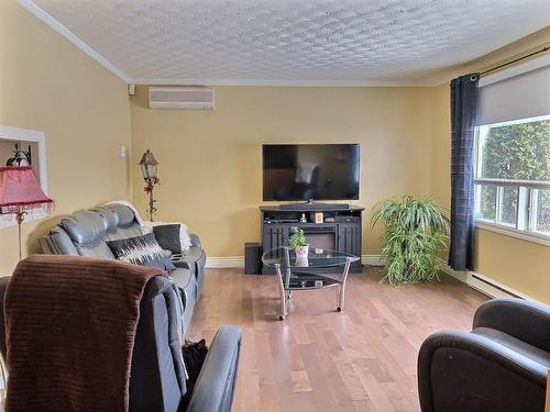 Living room - 454 Av. Giroux, Rouyn-Noranda, QC - Indoor Photo Showing Living Room
