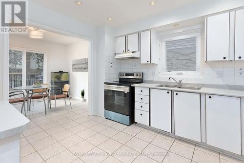 218 Mullen Dr, Vaughan, ON - Indoor Photo Showing Kitchen With Double Sink