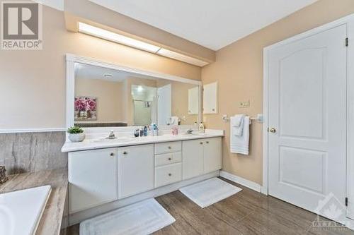 160 Sai Crescent, Ottawa, ON - Indoor Photo Showing Bathroom