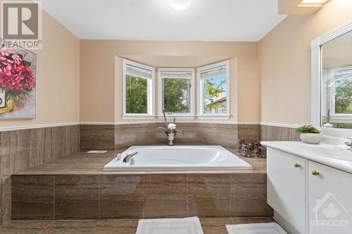 160 Sai Crescent, Ottawa, ON - Indoor Photo Showing Bathroom