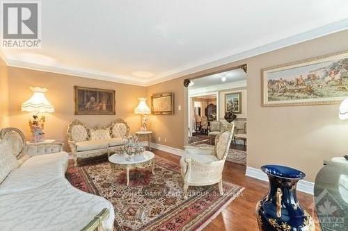 160 Sai Crescent, Ottawa, ON - Indoor Photo Showing Living Room