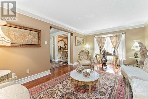 160 Sai Crescent, Ottawa, ON - Indoor Photo Showing Living Room