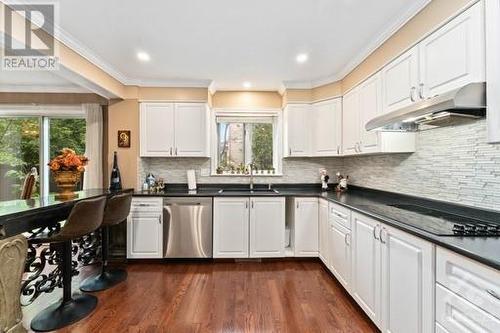 160 Sai Crescent, Ottawa, ON - Indoor Photo Showing Kitchen With Upgraded Kitchen