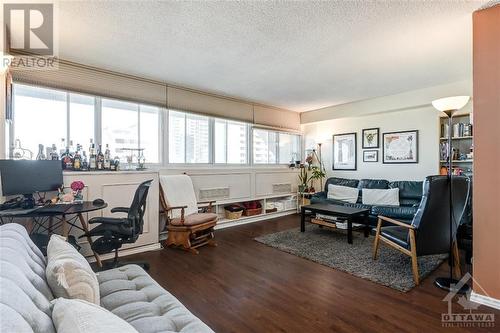 500 Laurier Avenue W Unit#1405, Ottawa, ON - Indoor Photo Showing Living Room