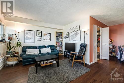 500 Laurier Avenue W Unit#1405, Ottawa, ON - Indoor Photo Showing Living Room